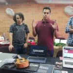 Imágenes exhibición del proyecto narrativo Con una canción habito